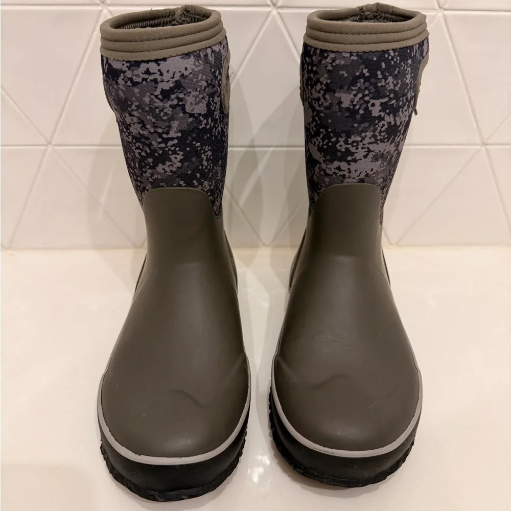 Bogs Kids Grasp Mid Camo‎ Waterproof Rain Boots Youth 4 Gray EUC